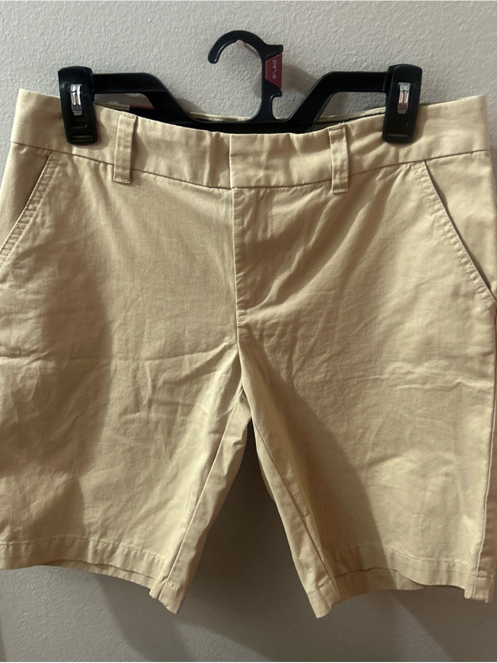 NWT Tommy Hilfiger Ladies 100 % Cotton Travel Khaki Short Size 6